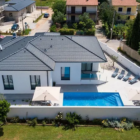 991 * Muntić