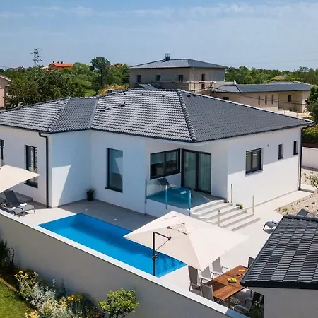 Villa 991 *